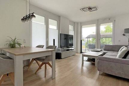 3 Zimmer - BALKON - BAD MIT FENSTER