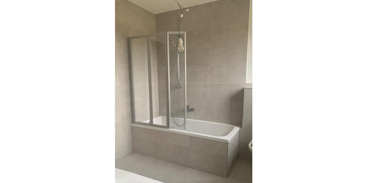 Helle, modern sanierte 5 Zimmerwohnung mit ca. 97 qm und Balkon 5 zimmer