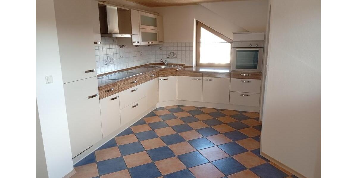 Helle, geräumige Dachgeschosswohnung mit 78 qm in Reichenbach 3 zimmer