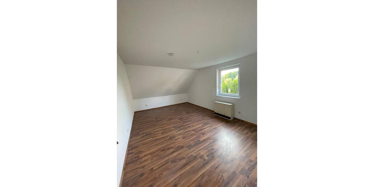 Dachgeschoßwohnung Bad Abbach - 4 Zimmer, 94 m&sup2;, 910&euro; | Angebot:26416478