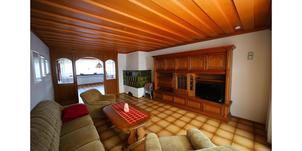 Mehrfamilienhaus, Wohnhaus Neutraubling - 9 Zimmer, 273 m&sup2;, 690.000&euro; | Angebot:26040333