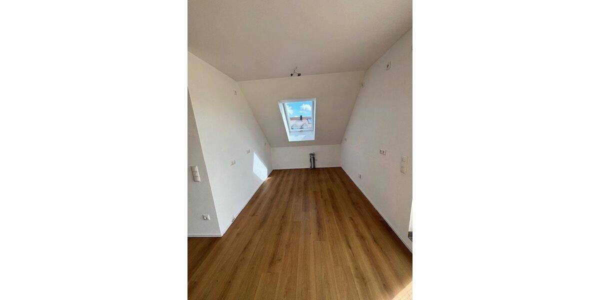 Dachgeschoßwohnung Wolfsegg - 4 Zimmer, 90 m&sup2;, 1.050&euro; | Angebot:26491292