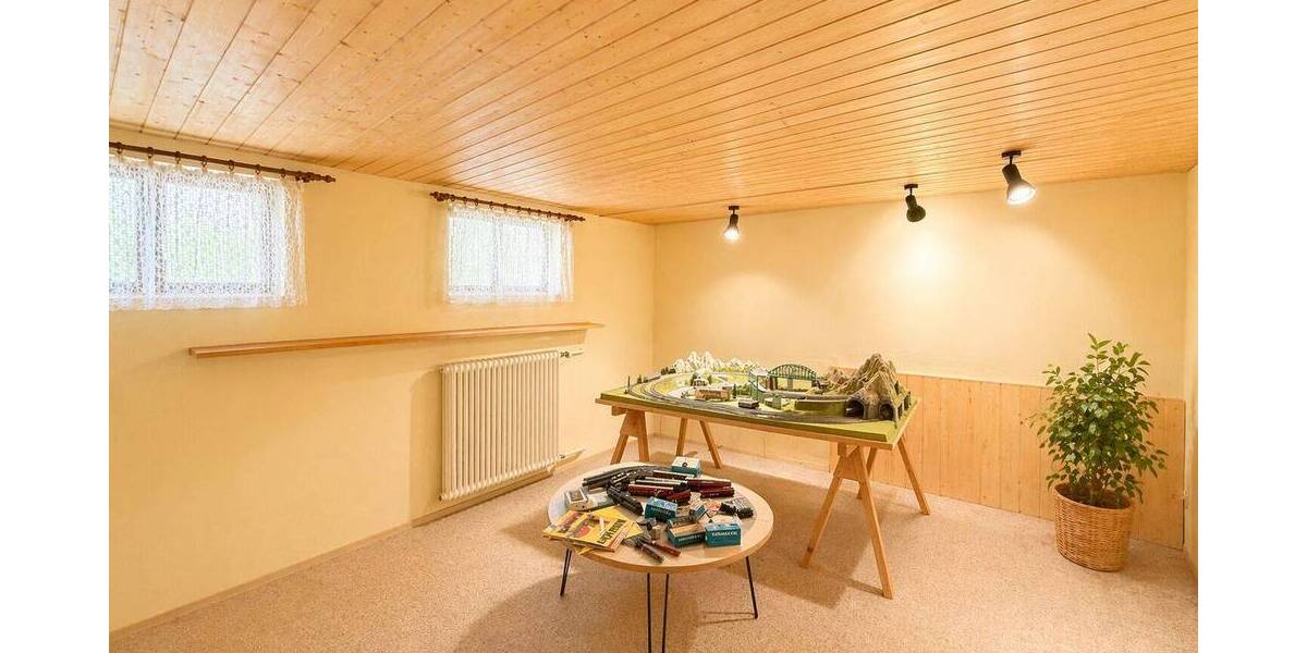 Einfamilienhaus Pentling - 8 Zimmer, 280 m&sup2;, 485.000&euro; | Angebot:26778889