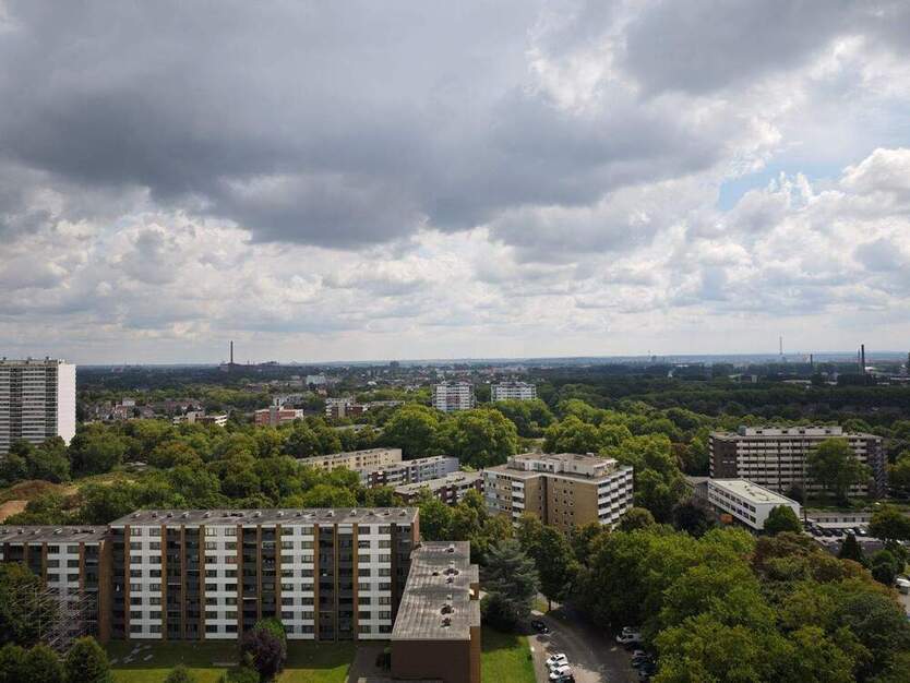 Mit Blick über Homberg, 2,5-Raum Wohnung, 63m², Balkon, 20. Etage
