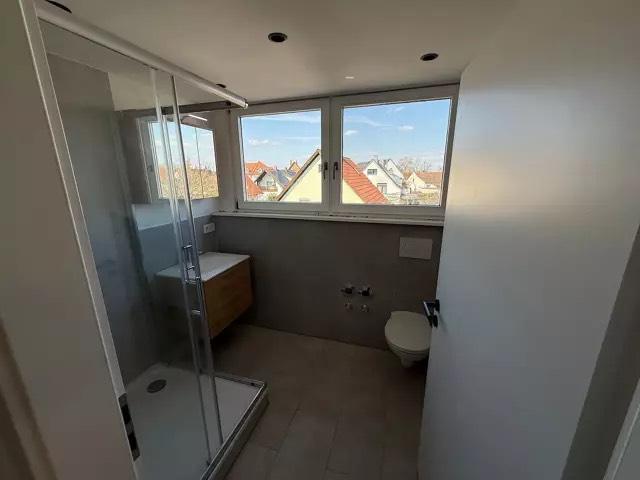 Dachgeschoßwohnung Alteglofsheim - 3 Zimmer, 90 m&sup2;, 1.100&euro; | Angebot:26250546