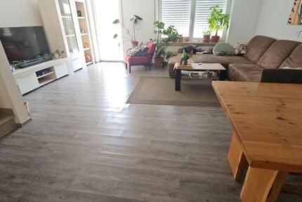 Haus Abensberg - 4 Zimmer, 95 m&sup2;, 1.200&euro; | Angebot:27617192
