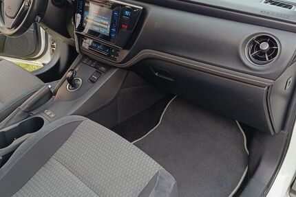 Toyota Auris Touring Sports 142.000 km 14.500 &euro; Kelheim 93309