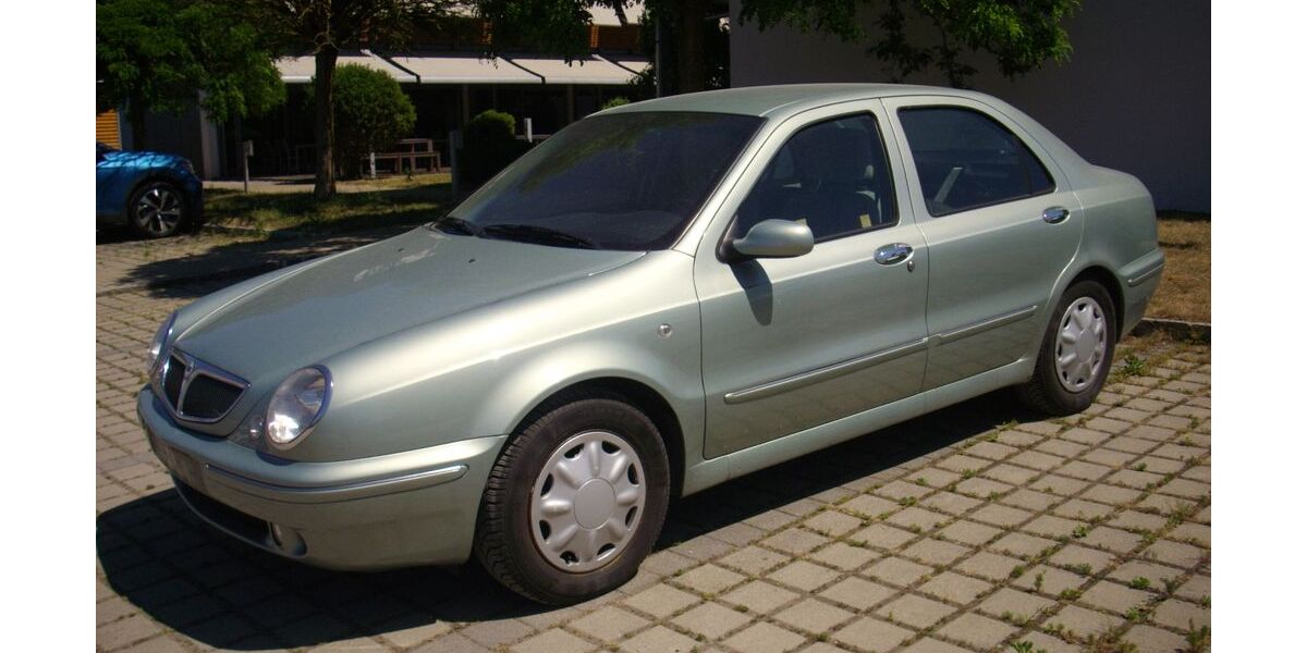 Lancia Lybra 82.624 km 2.500 &euro; Regensburg 93055