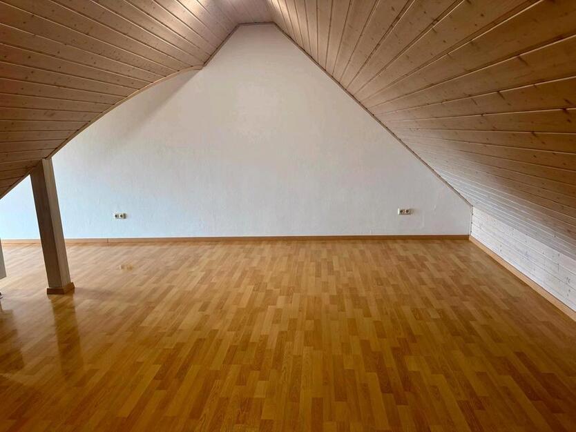 Maisonette mit Balkon, 20m2 Nutzfläche TG-Stellplatz und Küche