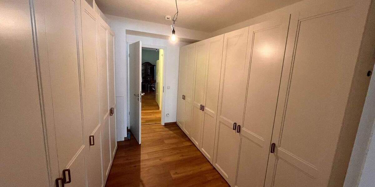 Etagenwohnung Regensburg Innenstadt - 4 Zimmer, 122 m&sup2;, 1.710&euro; | Angebot:25776604