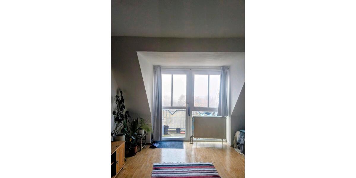 Schöne, helle Dachgeschosswohnung in 93192 Wald 2 zimmer