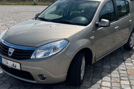 Dacia Sandero 124.000 km 1.290 &euro; Regensburg 93055