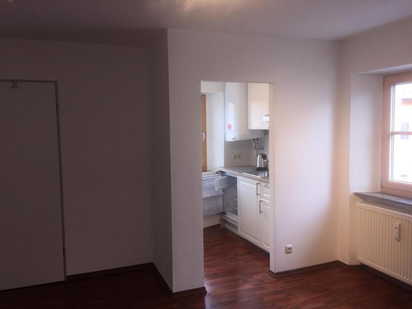 1 ZKB ca. 25 m2, Nähe DEZ, Wohnraum, Küche, Du-Bad,