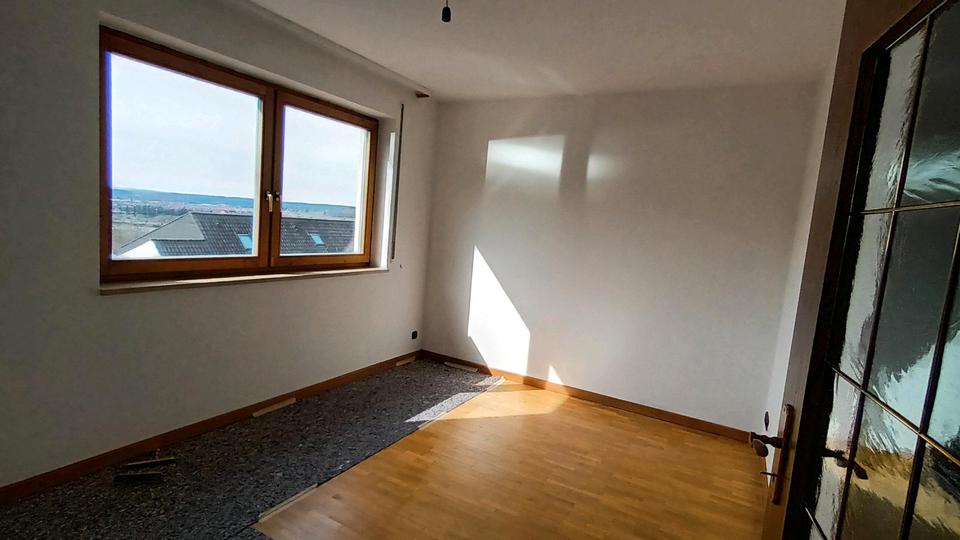 Etagenwohnung Regenstauf - 3 Zimmer, 120 m&sup2;, 1.300&euro; | Angebot:26357909