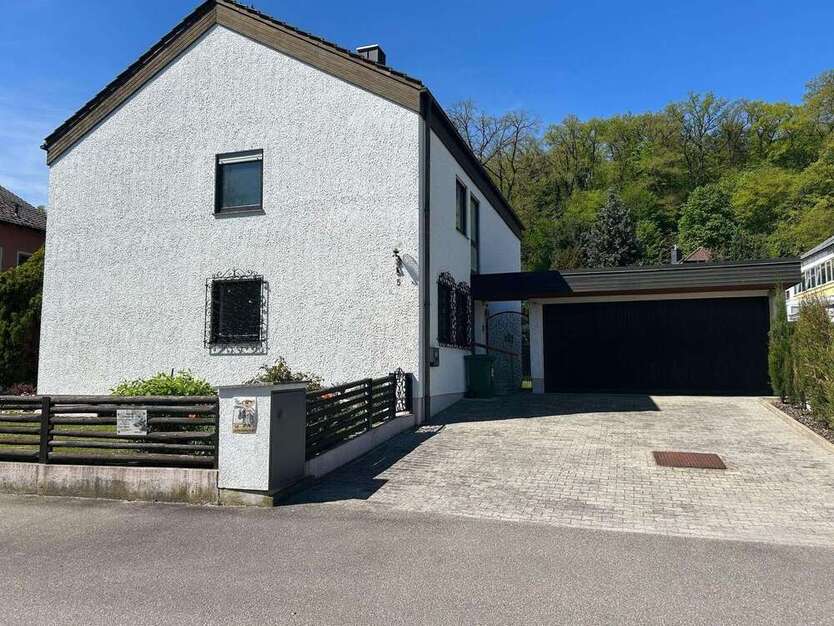 Haus zum Mieten in Lappersdorf 1.950 € 160 m²