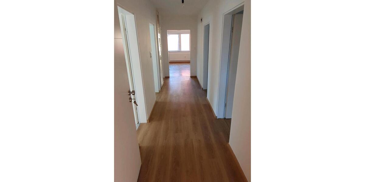 Dachgeschoßwohnung Maxhütte-Haidhof Haidhof - 4 Zimmer, 100 m&sup2;, 1.000&euro; | Angebot:26395838