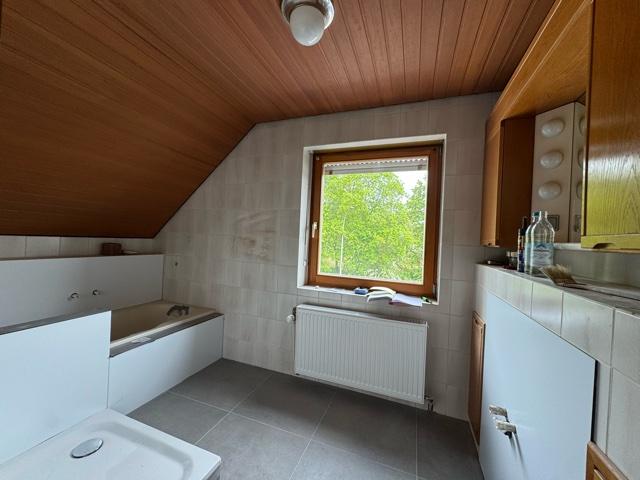 Dachgeschoßwohnung Deuerling - 4 Zimmer, 92 m&sup2;, 1.200&euro; | Angebot:26577851