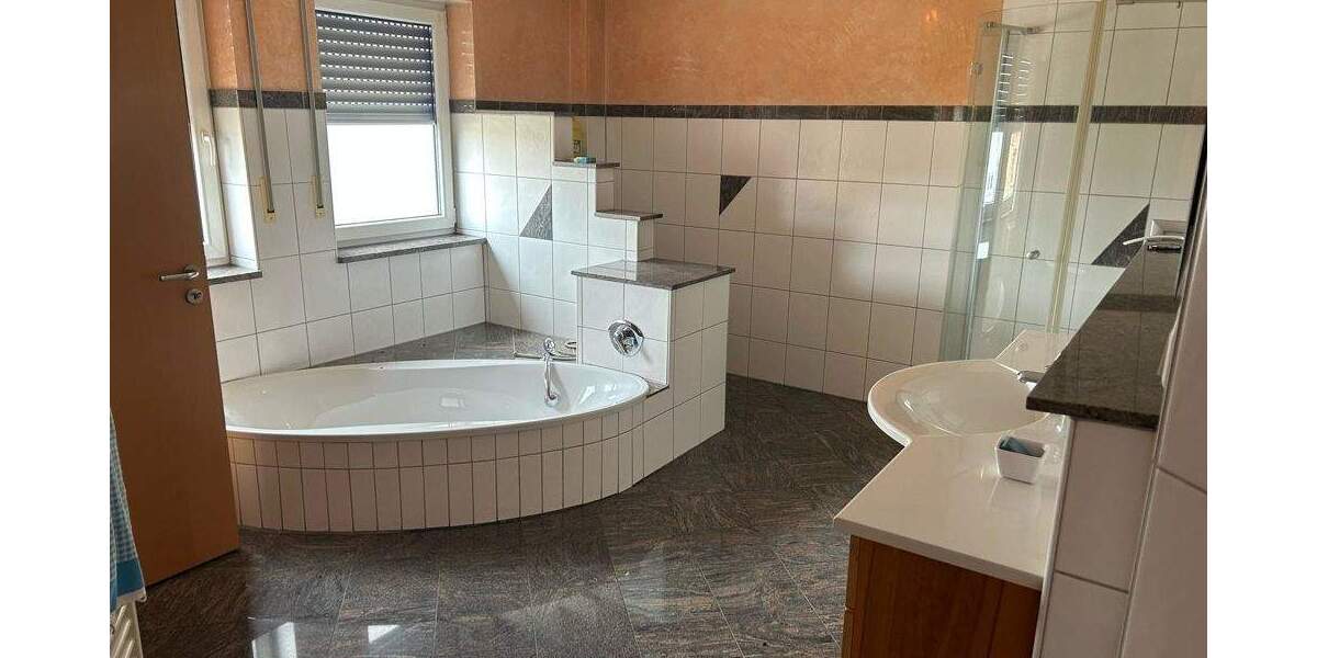 Metzgerei mit Schlachthaus, Laden und riesiger Wohnung zimmer