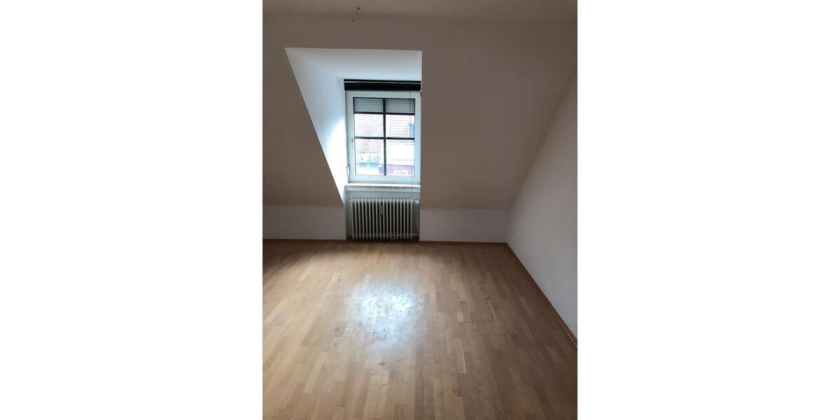 Dachgeschoßwohnung Geiselhöring - 3.5 Zimmer, 84 m&sup2;, 780&euro; | Angebot:25907817