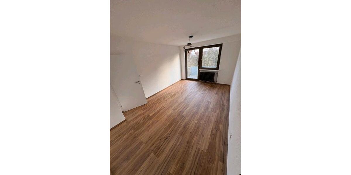 Reihenhaus Neutraubling - 14 Zimmer, 137 m&sup2;, 1.800&euro; | Angebot:25927807