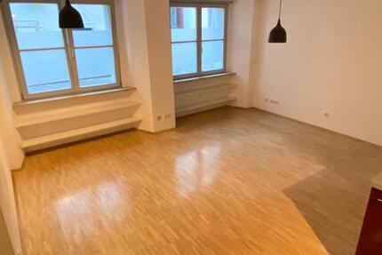 Schicke AltstadtWohnung Regensburg, 2 Zi, 56m², Terrasse, EG