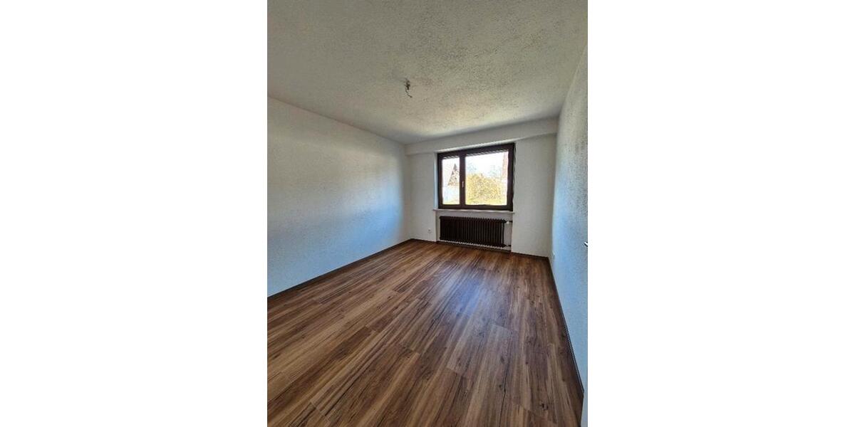 Reihenhaus Neutraubling - 14 Zimmer, 137 m&sup2;, 1.800&euro; | Angebot:25927807