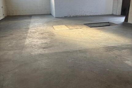 Halle mit 160m² zimmer