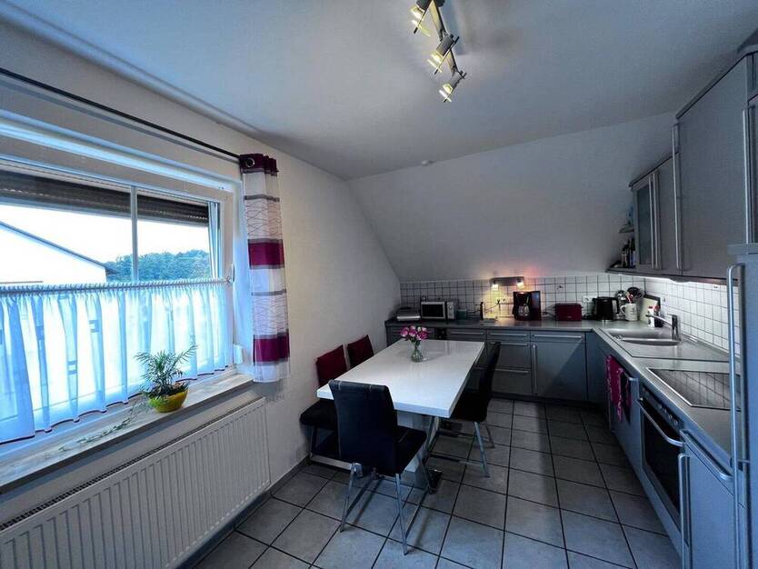 2-Familien-Haus in wunderschöner und ruhiger Lage mit guter Infrastruktur !!!