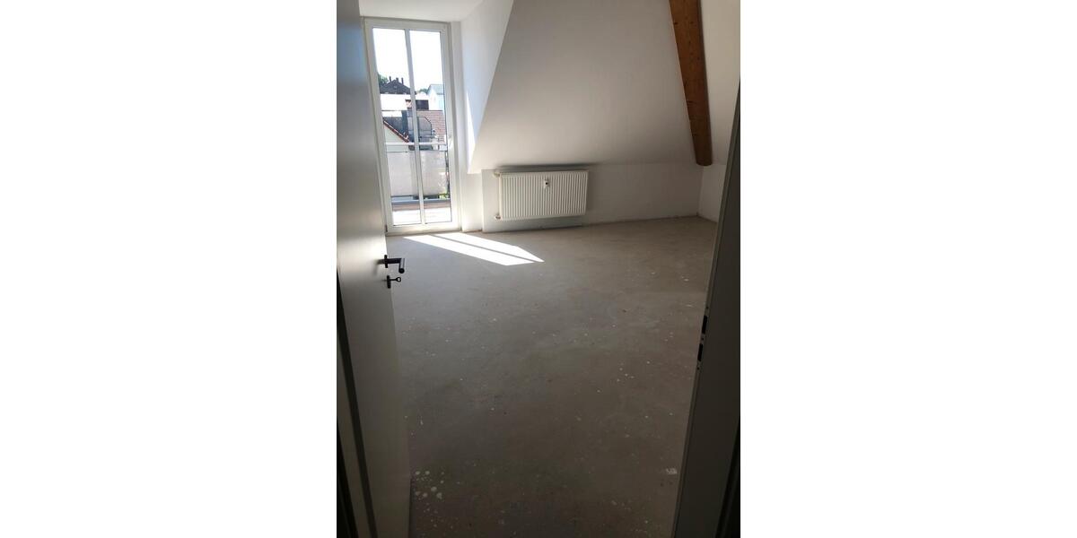 Dachgeschoßwohnung Regensburg Brandlberg - 4 Zimmer, 120 m&sup2;, 1.100&euro; | Angebot:25305035