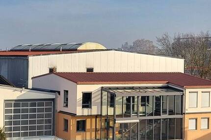 Gewerbeanwesen mit Hallen, Büro, Freiflächen & Wohnhaus zimmer