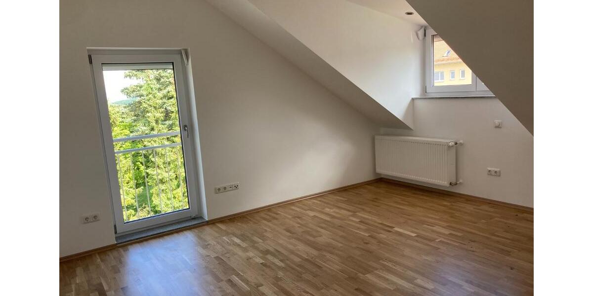 Dachgeschoßwohnung Regensburg Galgenberg - 450 Zimmer, 20 m&sup2;, 450&euro; | Angebot:25512612