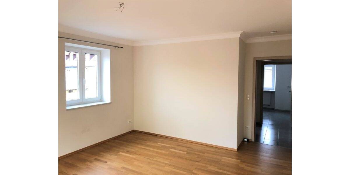 Etagenwohnung Nittenau - 3 Zimmer, 87 m&sup2;, 765&euro; | Angebot:25702608