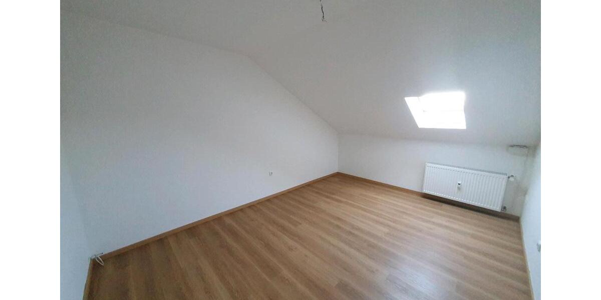 Dachgeschoßwohnung Maxhütte-Haidhof Haidhof - 4 Zimmer, 100 m&sup2;, 1.000&euro; | Angebot:26395838