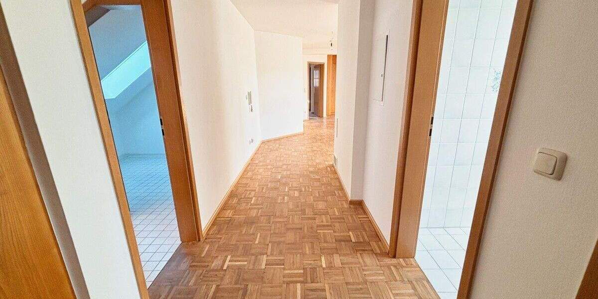 Etagenwohnung Nittendorf - 4 Zimmer, 104 m&sup2;, 299.000&euro; | Angebot:25702721