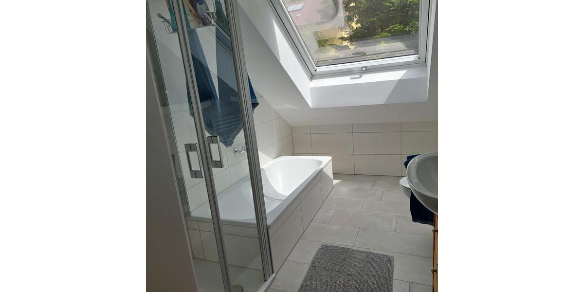 Dachgeschoßwohnung Donaustauf - 3 Zimmer, 75 m&sup2;, 910&euro; | Angebot:26671311