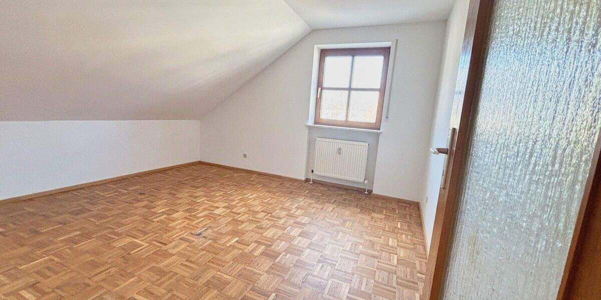 Etagenwohnung Nittendorf - 4 Zimmer, 104 m&sup2;, 299.000&euro; | Angebot:25702721