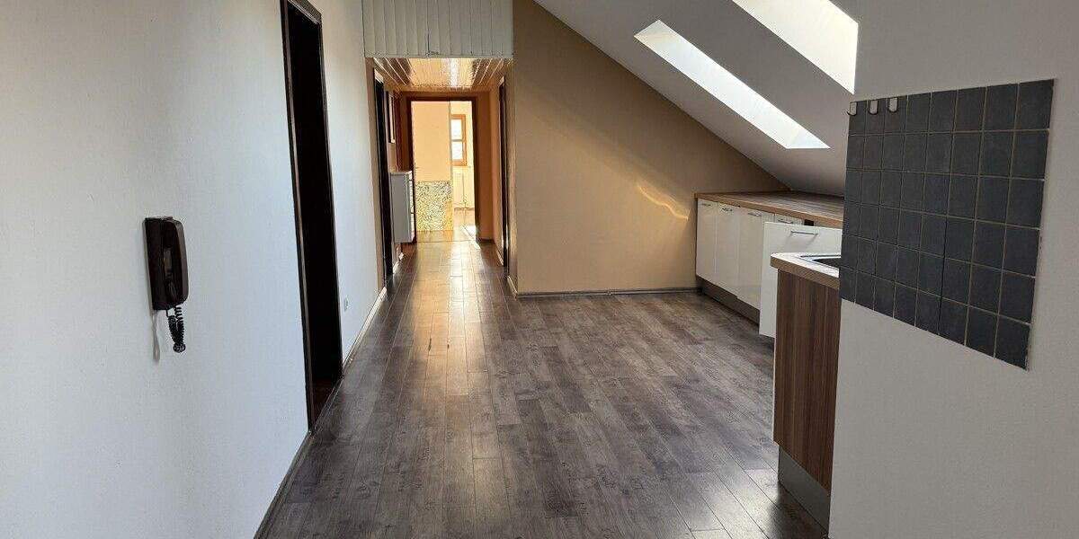 Etagenwohnung Nittendorf - 5 Zimmer, 112 m&sup2;, 299.000&euro; | Angebot:25744417