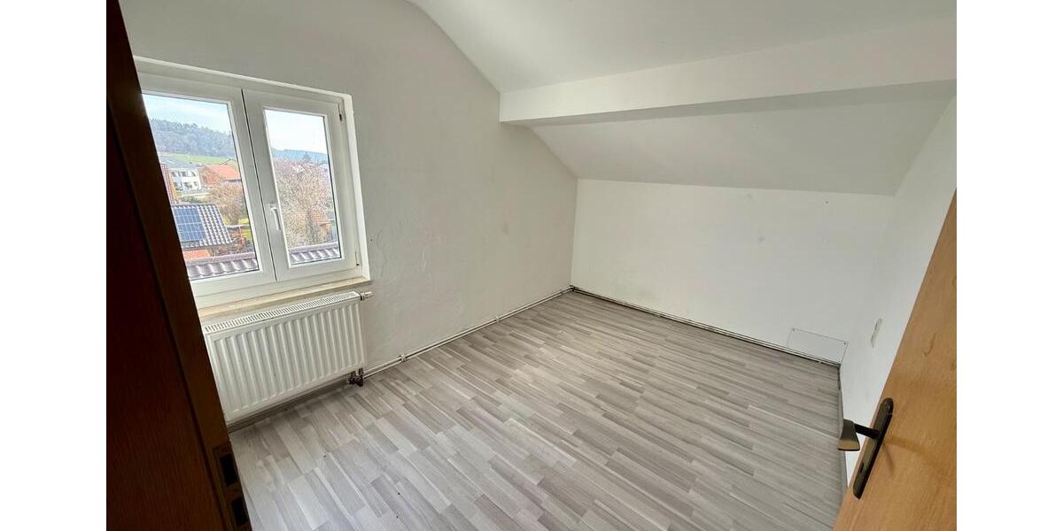 Dachgeschoßwohnung Teugn - 2.5 Zimmer, 80 m&sup2;, 500&euro; | Angebot:26017470