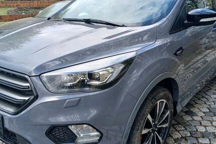 Ford Kuga 114.000 km 13.999 &euro; Regensburg-Bernhardswald 93170