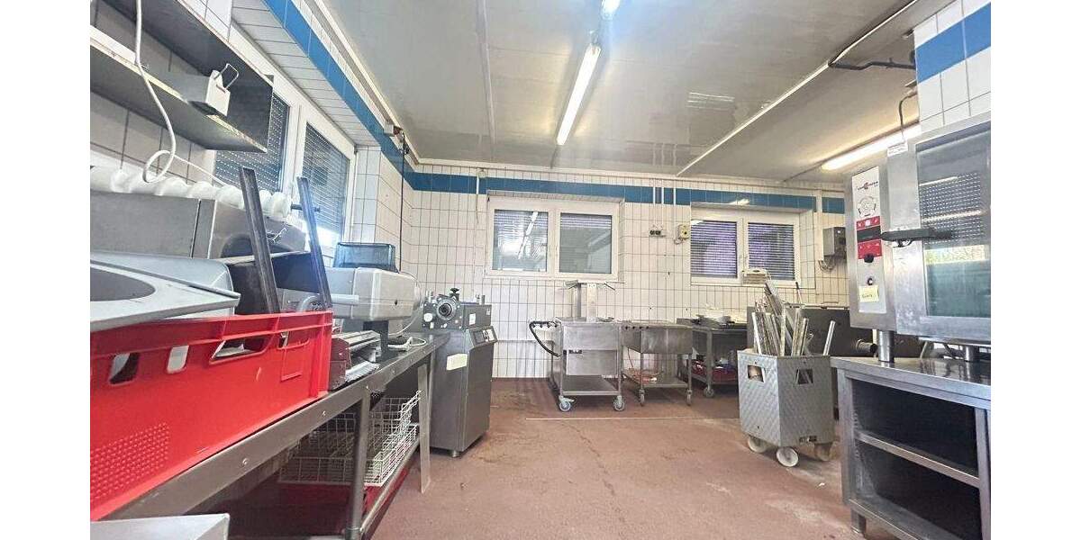 Metzgerei mit Schlachthaus, Laden und riesiger Wohnung zimmer