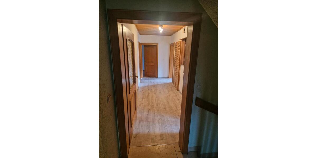 Erdgeschoßwohnung Wolfsegg - 3 Zimmer, 100 m&sup2;, 850&euro; | Angebot:26329474