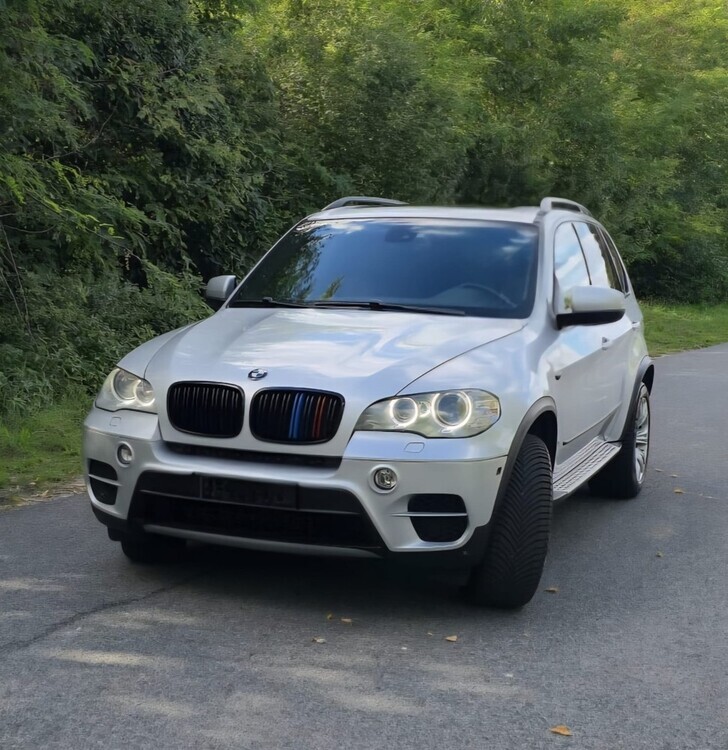 BMW X5 249.999 km 17.400 € Regensburg 93019