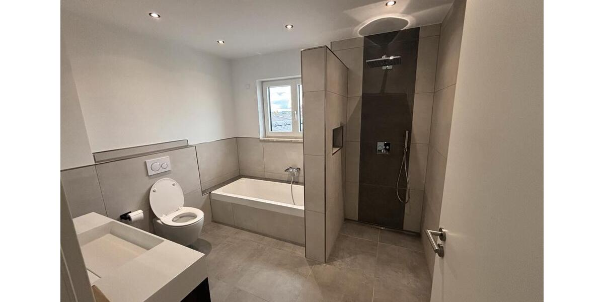 Etagenwohnung Bernhardswald - 4 Zimmer, 140 m&sup2;, 1.700&euro; | Angebot:26532743