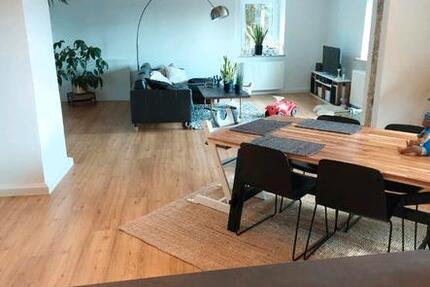 Haus Lappersdorf - 5 Zimmer, 210 m&sup2;, 2.495&euro; | Angebot:24808313