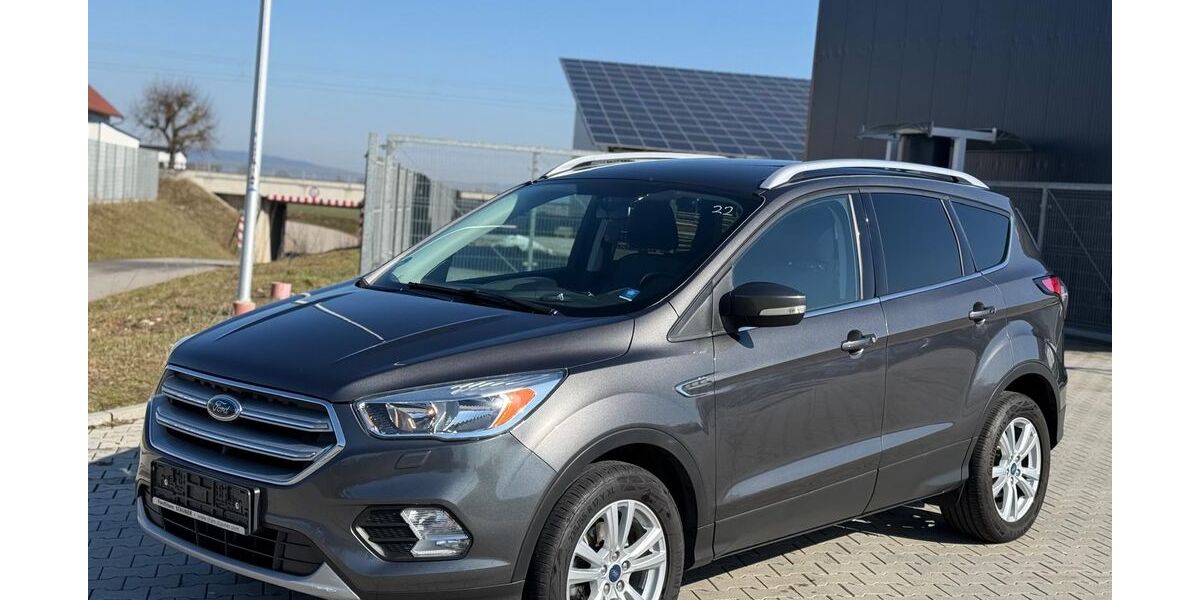 Ford Kuga 132.000 km 8.999 &euro; Köfering 93096