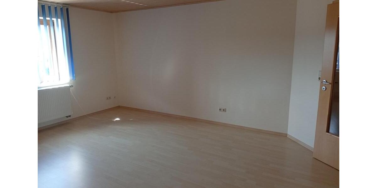 Helle, geräumige Dachgeschosswohnung mit 78 qm in Reichenbach 3 zimmer