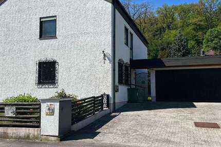 Haus zum Mieten in Lappersdorf 1.950 € 160 m²