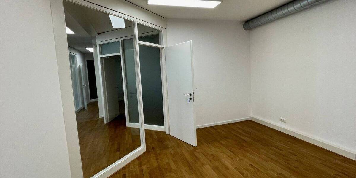 Gewerbeobjekt Regensburg Innenstadt - 6 Zimmer, 170 m&sup2;, 2.200&euro; | Angebot:26207460