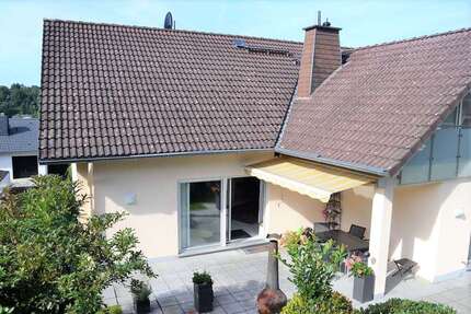 Haus zum Mieten in Eppstein 2.850 € 250 m²