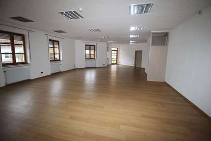 Büro in Mallersdorf-Pfaffenberg 1.750 € 220 m² zimmer